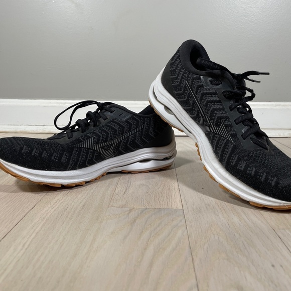 Mixuno wave rider 22 women’s  running shoes size 9.5 pre owned. - Picture 6 of 7